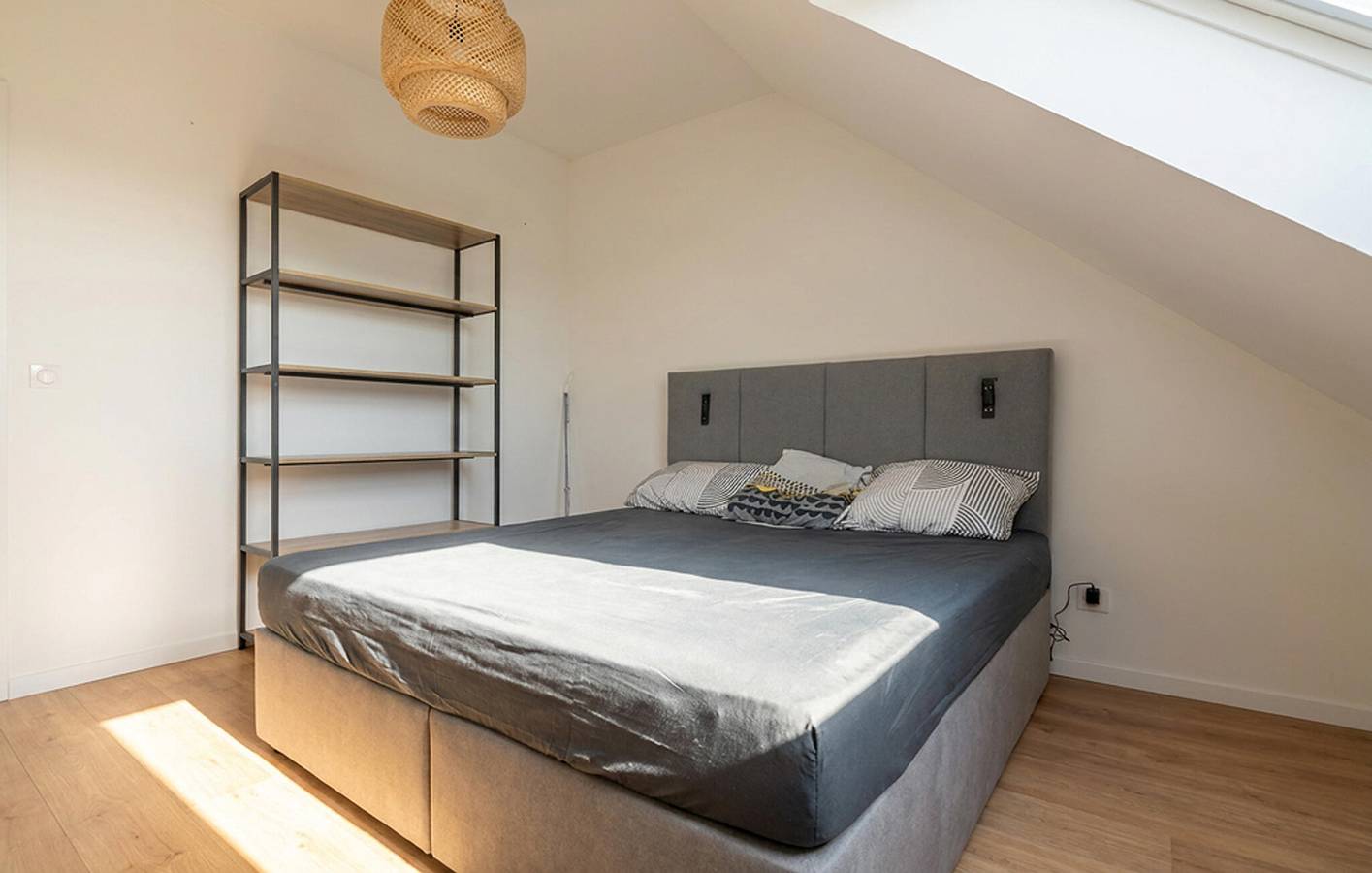 Appartement de vacances entier, Appartement confortable à Étaples avec Wi-Fi, parking et cuisine - À 400 m du centre-ville in Étaples, Région de Montreuil