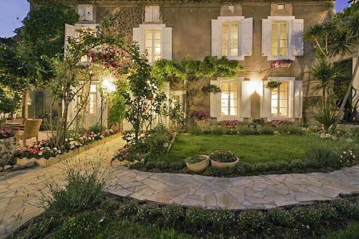 Location de vacances pour 8 personnes, avec jardin à Olonzac