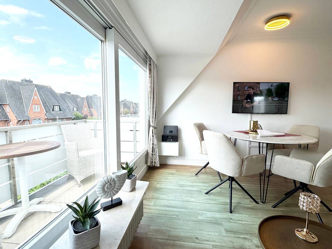 Ganze Wohnung, Schöne Ober- und Dachgeschoss-Wohnung mit Süd-Balkon in modernem Stil in Nordfriesische Inseln (Schleswig-Holstein), Wenningstedt