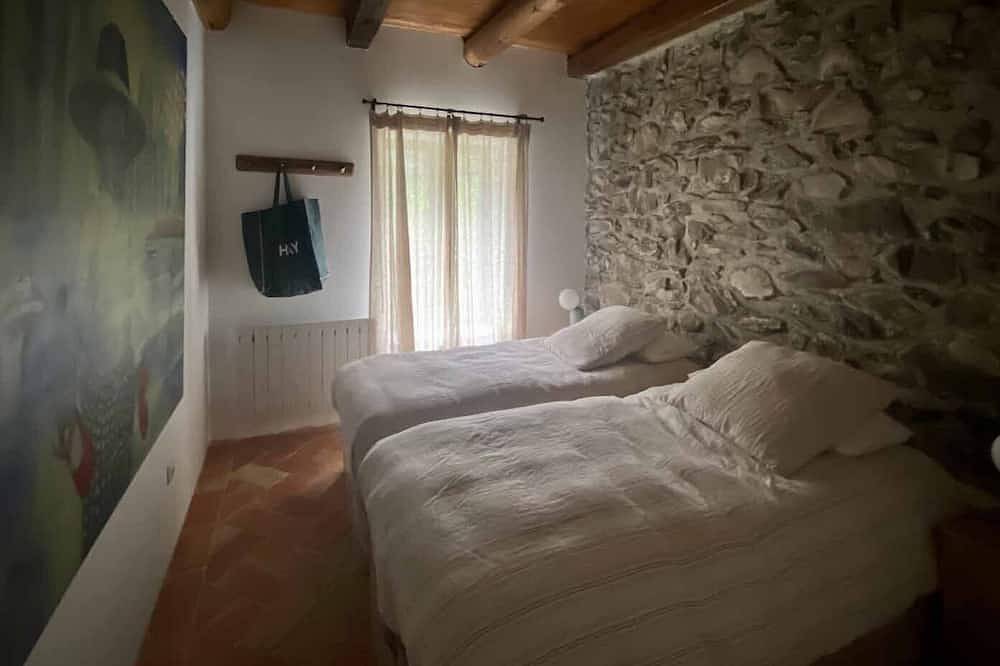 Charming Rustic Borda in the Pyrenees in Borce, Béarn