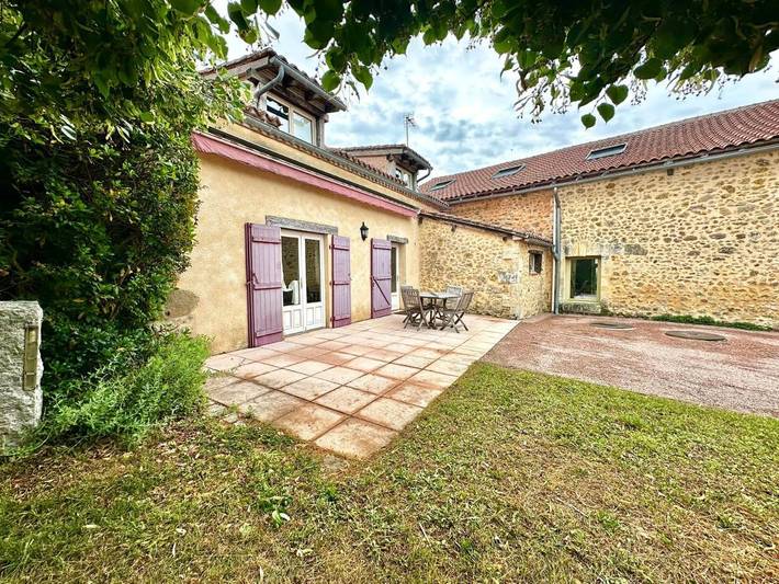 Location de vacances pour 4 personnes, avec Jacuzzi et Terrasse ainsi que Jardin et Piscine à Saint-Martial-de-Valette