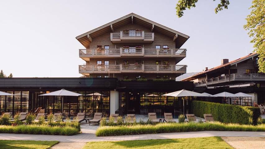 Hotel für 3 Personen, mit Pool und Seeblick sowie Sauna und Garten, mit Haustier in Rottach-Egern