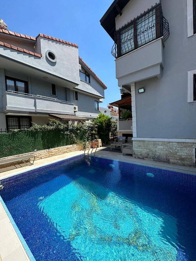 Villa für 17 Personen, mit Pool und Garten sowie Whirlpool und Balkon in Marmaris