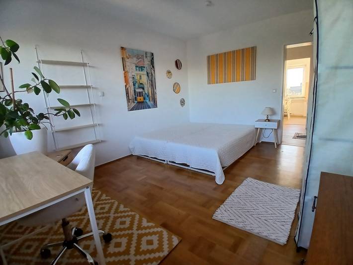 Ganze Wohnung, Appartement 'Über den Dächern von Bonn-Beuel' mit Balkon und Ausblick in Bonn, Rheinland