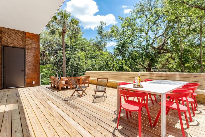 Vacation rental for 8 people, with balcony and yard in Folly Beach