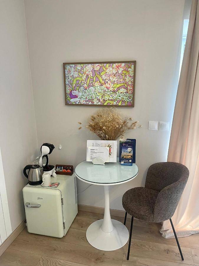 Gîte pour 2 personnes, avec vue et jardin ainsi que piscine et terrasse à Saint-Cyr-les-Champagnes - 4