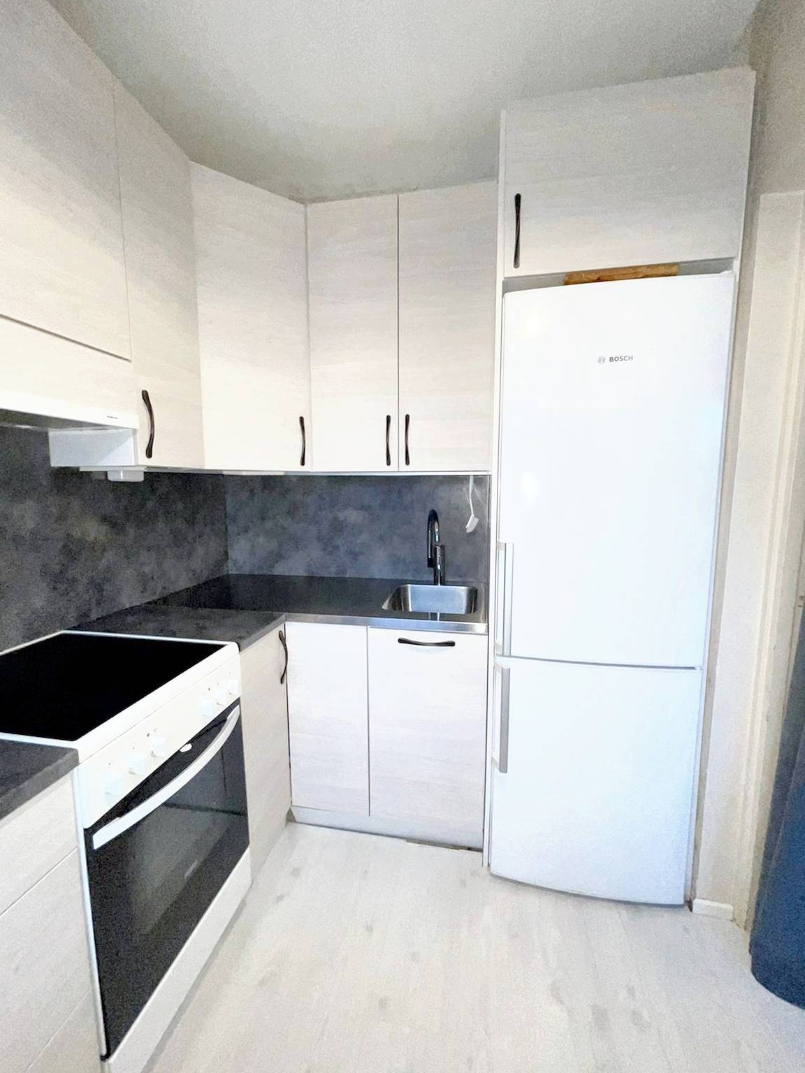 Studio entier, Studio charmant à Helsinki 42 m² avec vue piscine in Helsinki, Uusimaa