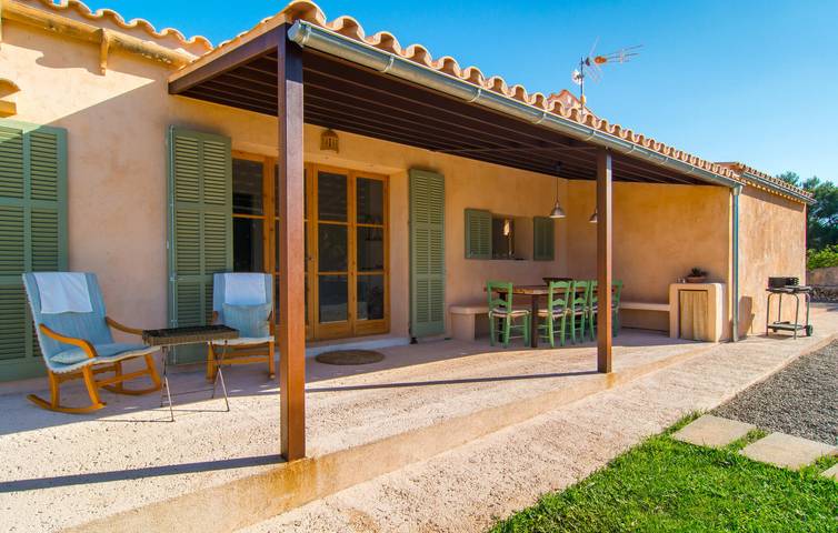 Sonnige Terrasse mit Pool und Meerblick in Son Servera, Mallorca Osten