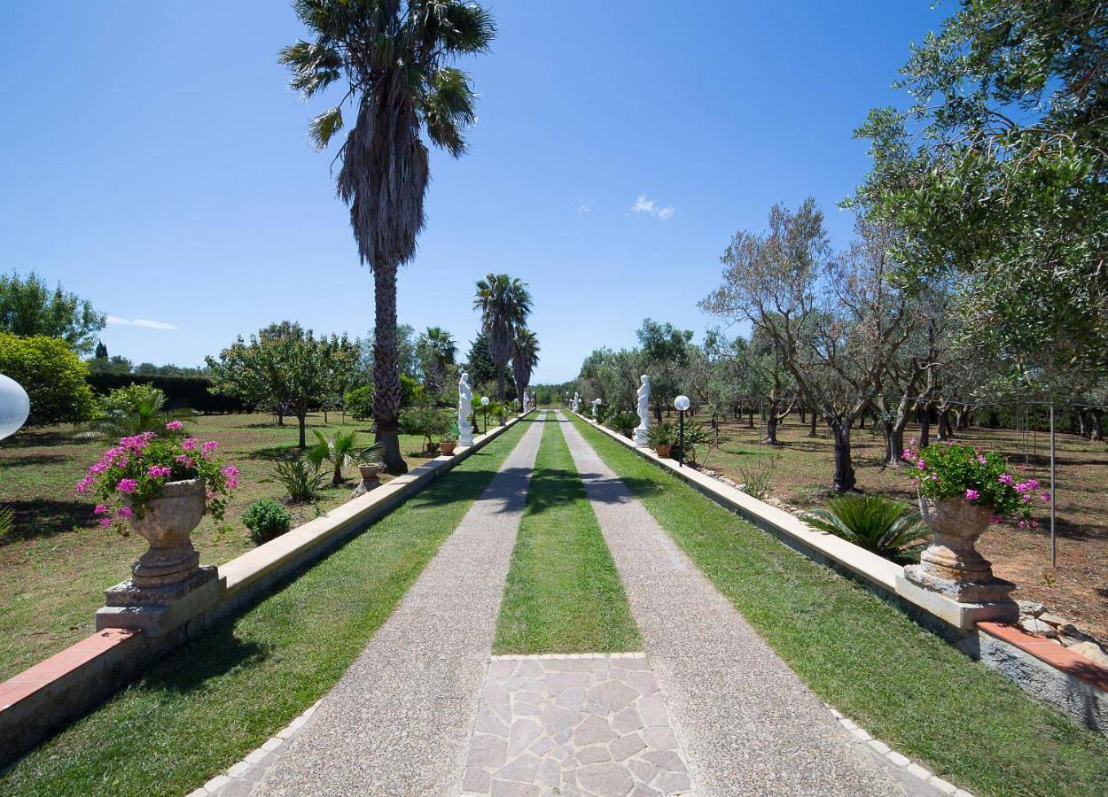 Villa dei Sogni-8 minuti dal mare di Gallipoli-Intera Villa con Piscina Privata 50 mq e parco di 10000 mq In Uso Esclusivo-5 camere -comoda 8-10 fino 14 ospiti in Neviano, Golf von Tarent
