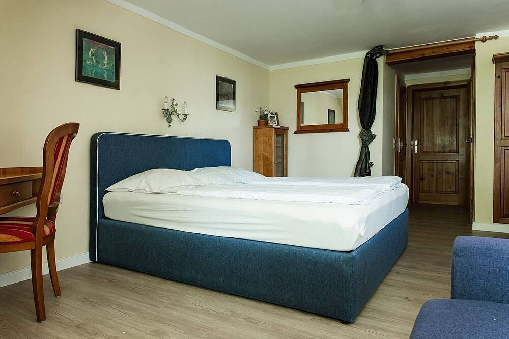 Doppelzimmer ohne Balkon inkl. Frühstück - Hotel Litzlberger Keller in Seewalchen am Attersee, Attergau
