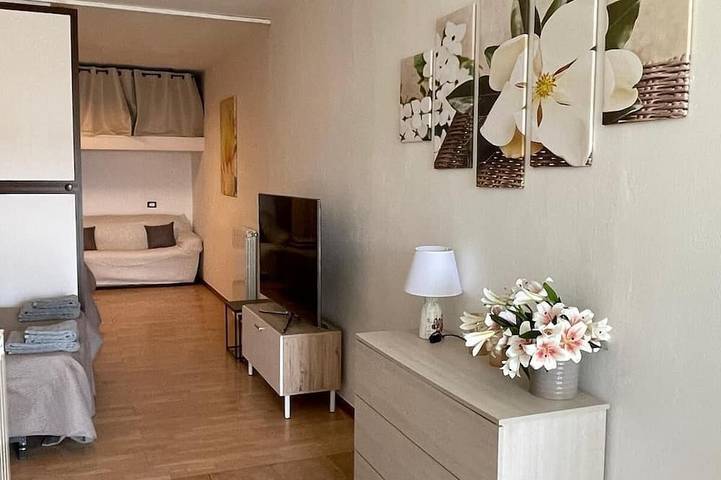 Appartamento intero, Casa Lily 2 Accogliente appartamento con vista. in San Bartolomeo al Mare, Riviera di Ponente