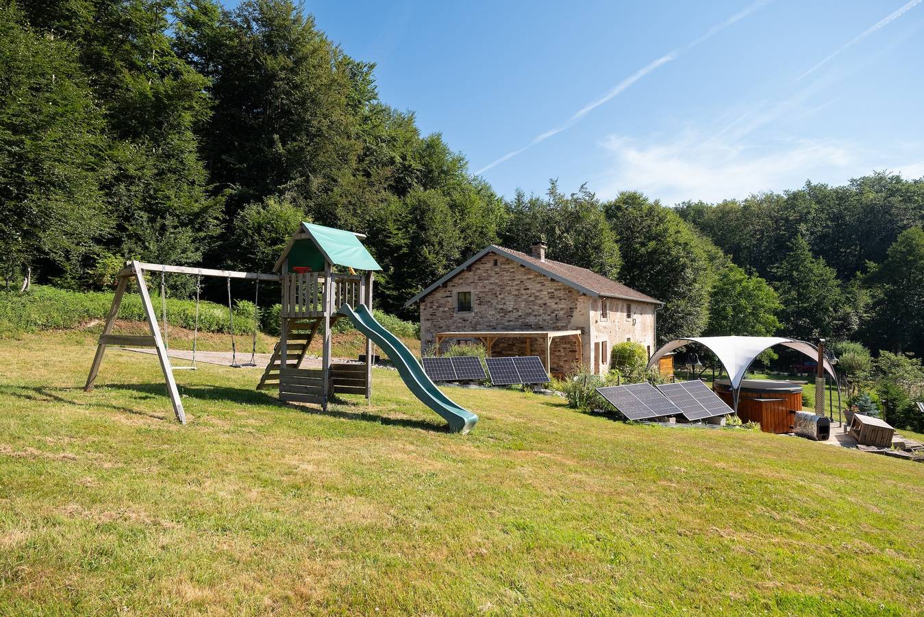 Gîte du Hallot mit Spa (Urlauber / Kurgäste) in Le Clerjus, Épinal und Umgebung