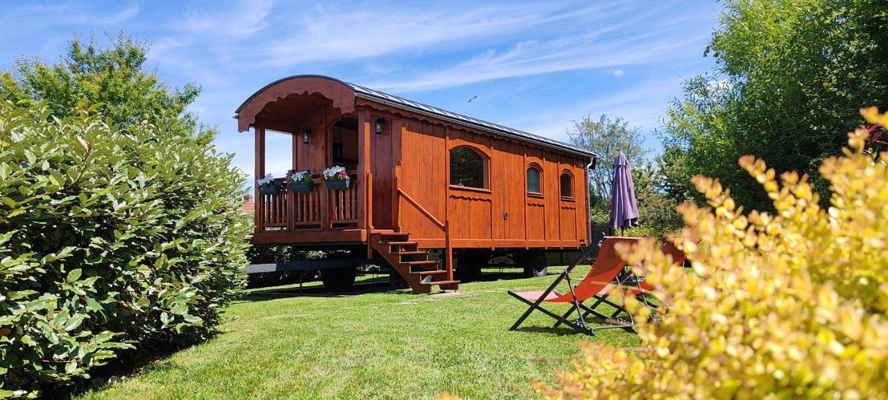 Gîte insolite en Champagne - Roulotte des Cahouriaux in Nanteuil-la-Forêt, Parc naturel régional de la Montagne de Reims
