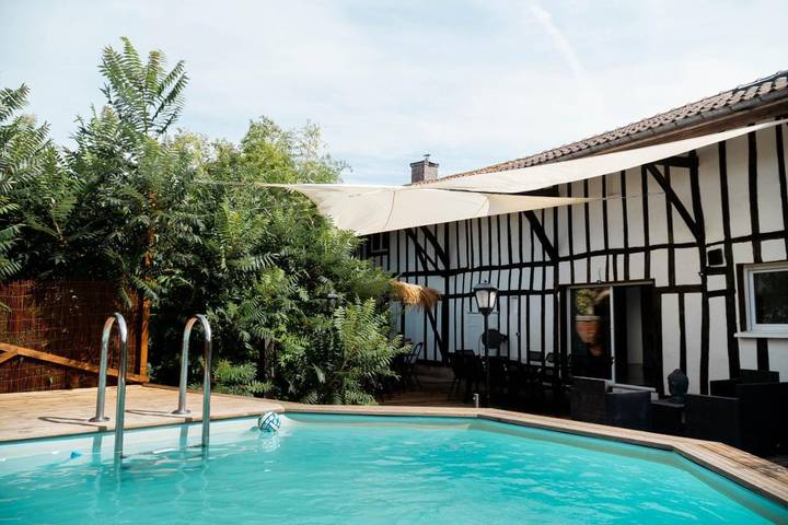 Villa pour 10 personnes, avec Terrasse ainsi que Jardin et Piscine