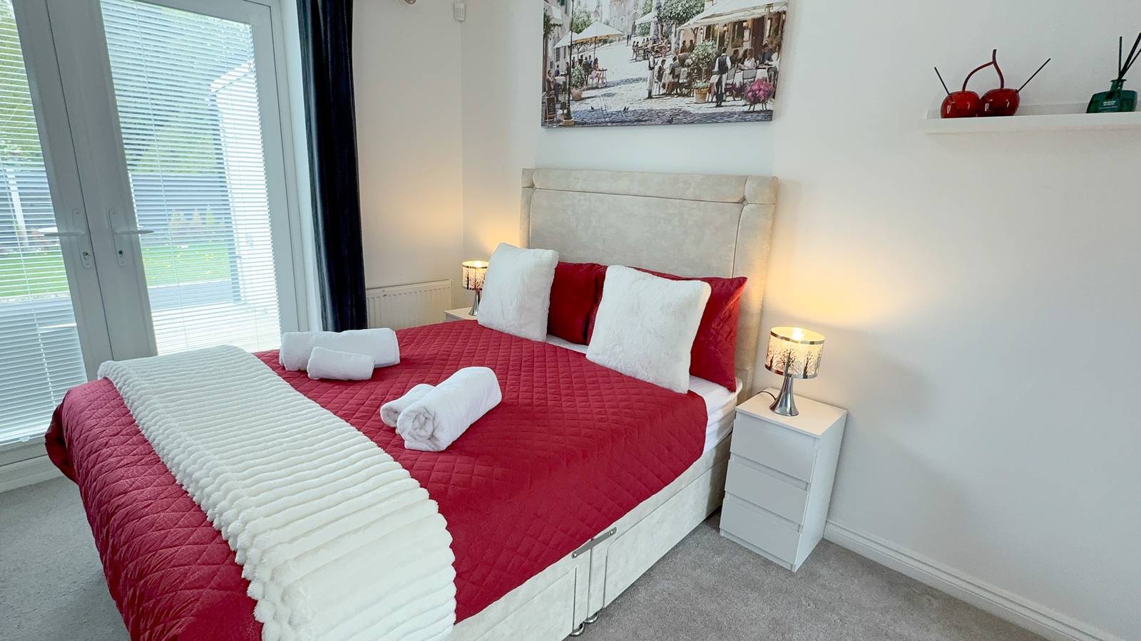 Northeast Manchester, Sleeps 8 with Onsite Parking in Manchester, Greater Manchester