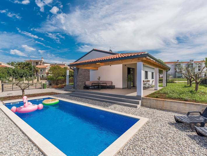Villa für 8 Personen, mit Terrasse und Garten sowie Pool in Novigrad