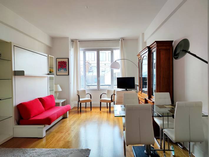 Vacation rental for 2 people around the Eiffel Tower