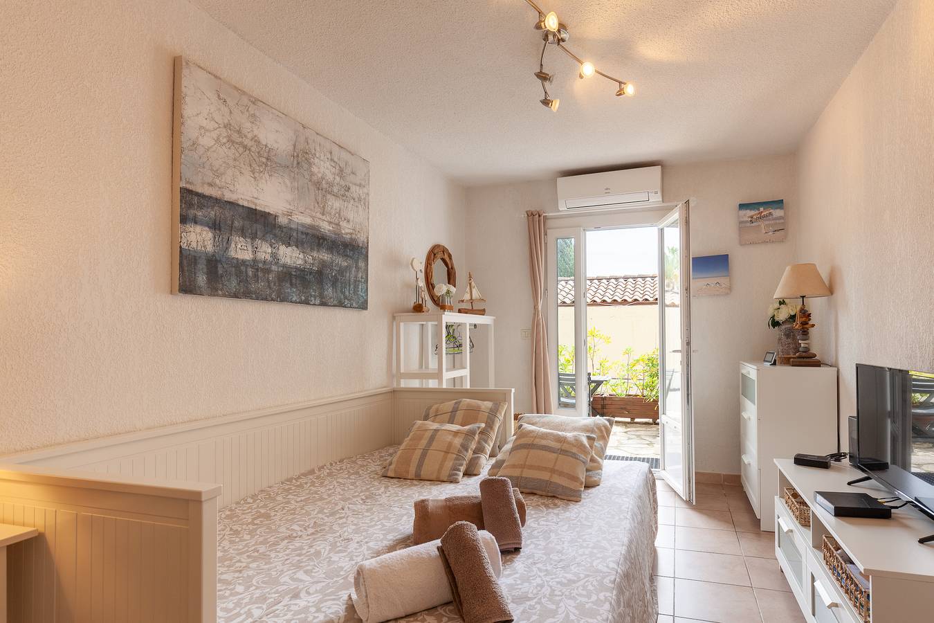 Studio entier, Studio 'Soleil Et Douceur Iv' avec terrasse privée, Wi-Fi et climatisation in Sanary-sur-Mer, Région de Toulon