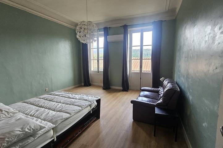 Appartement entier, T4 spacieux 100 m2 3 chambres 2 Sdb Parking Clim in Gardanne, Côte méditerranéenne (France)
