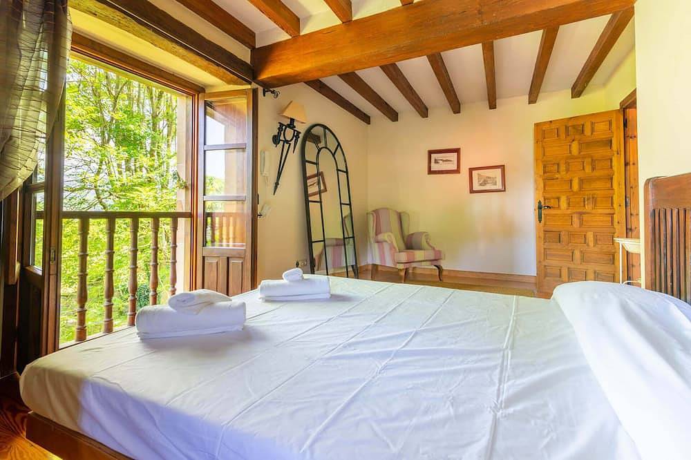 Casona Los Fresnos, A Jewel In The Heart Of Cantabria. in Entrambasaguas, Cantabrian Coast