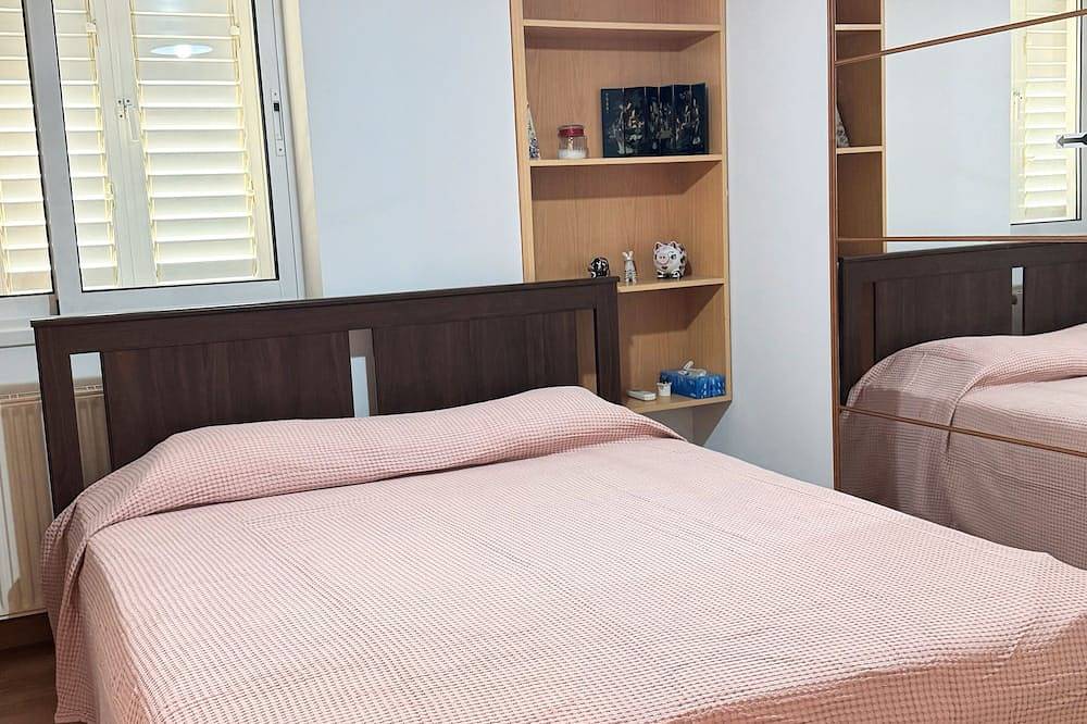 Ganze Wohnung, Charm Flat in the heart of Nicosia city centre. 3-bedroom apartment with Balcony in Nikosia, Südzypern