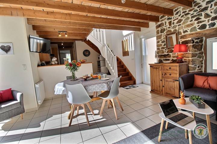 Gîte for 4 people, with hot tub and sauna as well as garden and terrace, with pets - 1