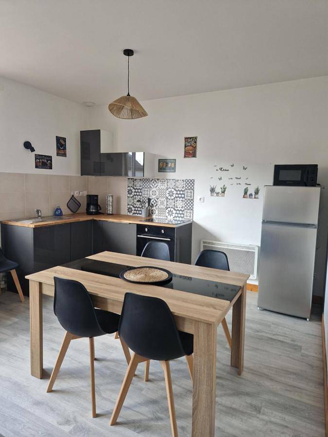 Appartement entier, Two-Bedroom Apartment in Montceau-les-Mines, Région de Chalon-sur-Saône