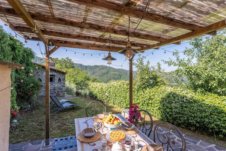 Casa de vacaciones 'Casa Di Laino' con terraza privada, Wi-Fi y aire acondicionado in Lucca, Provincia de Lucca