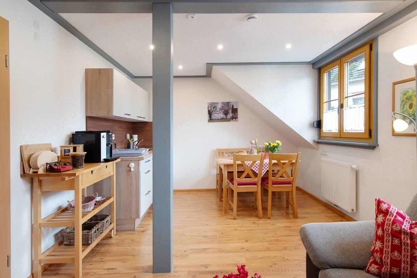 Ganze Wohnung, Ferienwohnung "Atelier" mit Gemeinschaftsgarten und Wlan in Bad Bellingen, Südschwarzwald