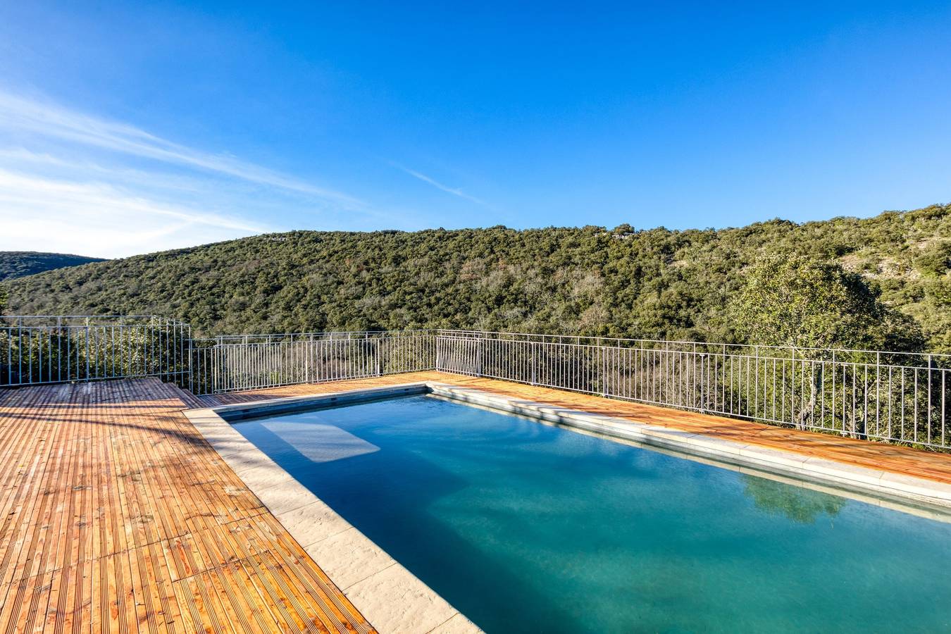 Maison de vacances "Les Hauts d'Issensac", pisicne et plages privées in Causse-de-la-Selle, Région de Lodève