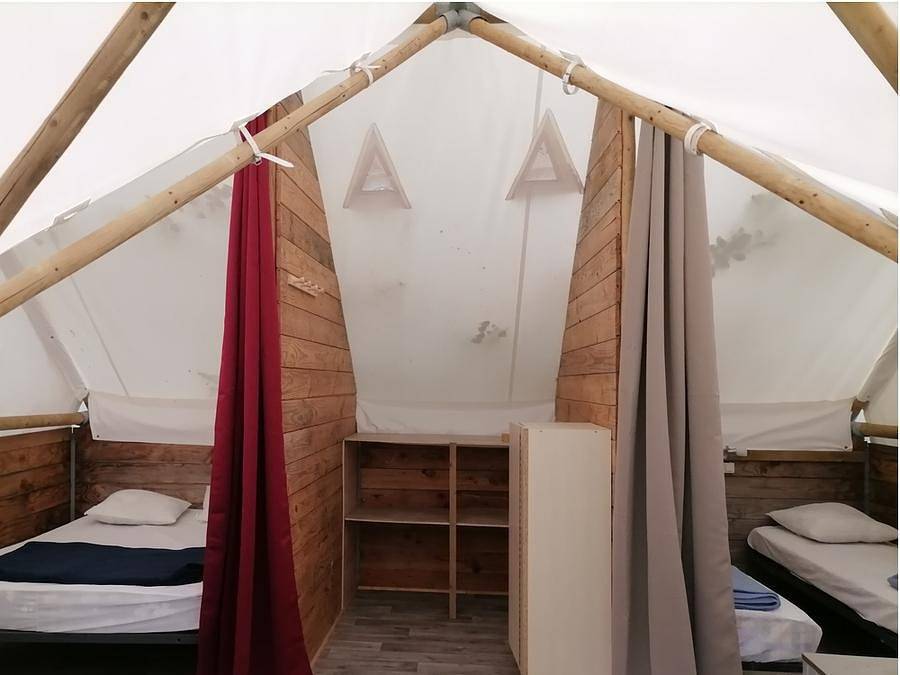 Flower Camping Le Pavillon - Tente en toile et en bois 4 personnes - Bungalow Toilé et Bois Standard 28m² - 2 chambres (sans sanitaires) 4 pers in La Mothe-Achard, Vallée de la Loire