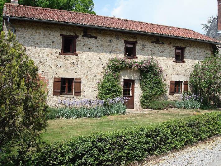 Gîte pour 8 personnes, avec vue sur le lac ainsi que jardin et terrasse à Royères - 2