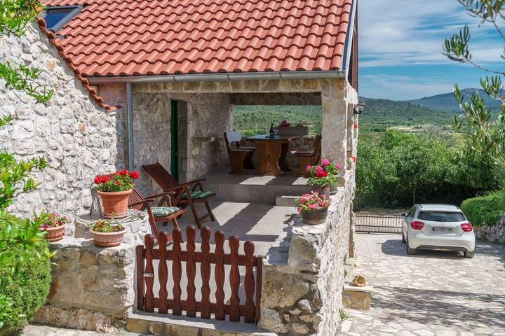 House Radojka in Tisno, Šibenik-Knin