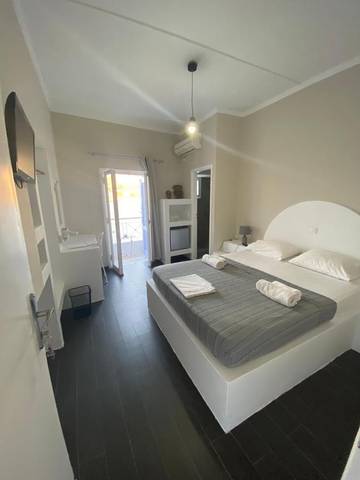 Hôtel pour 3 personnes, avec terrasse, animaux acceptés dans Kea