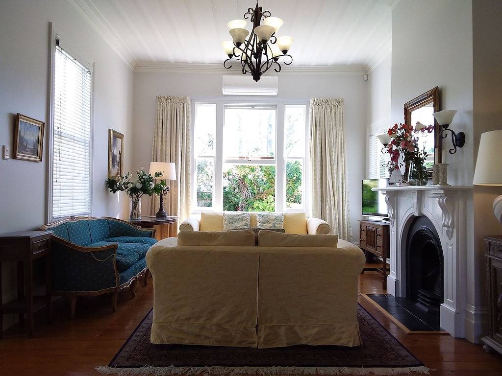 Coromandels Three Chimney Villa - Walk to Town/Private Fenced Yard/Very Spacious in Coromandel, Waikato