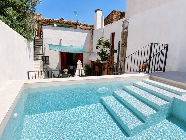 Holiday home for 4 people, with garden and terrace as well as pool - 1