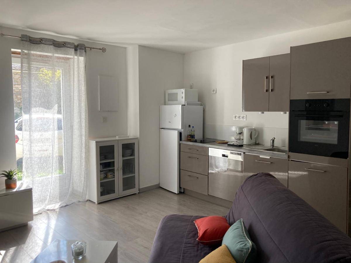 Appartement entier, Maison Kyprea: charmant appartement /duplex , spacieux, tout confort avec terrasse extérieure privée, parking privatif , vue pittoresque sur la citadelle de Corté et les montagnes. in Corte, Parc naturel régional de Corse