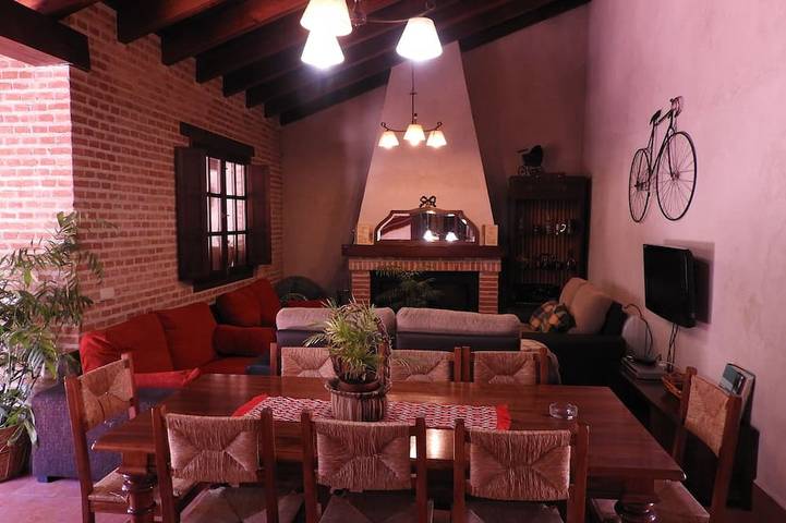 Gîte pour 16 personnes, avec jardin et terrasse - 1