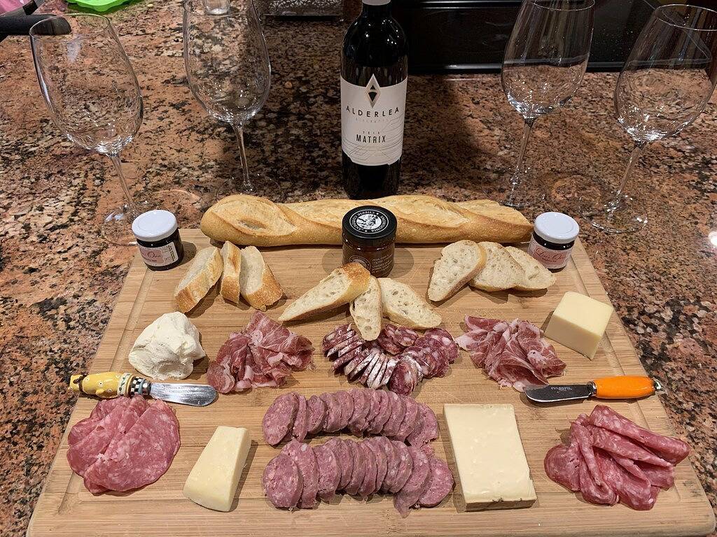 Luxury Cottage with Hot Tub in North Cowichan, Cowichan Valley Regional District