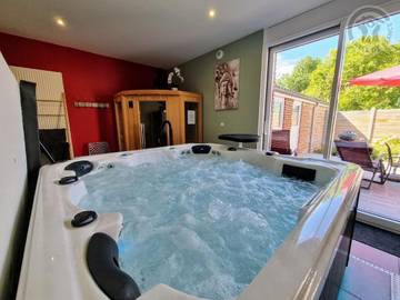 Gîte pour 8 personnes, avec terrasse ainsi que jacuzzi et sauna à Arnèke
