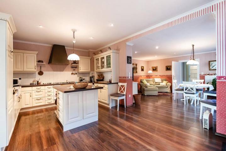 Ferienwohnung für 4 Personen, mit Ausblick und Seeblick sowie Garten