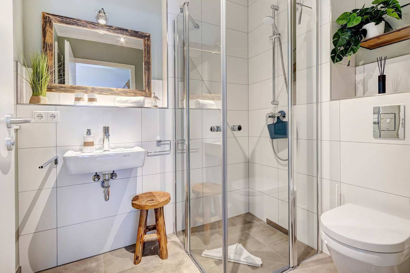 Modernes Ferienhaus mit Garten – 700 m zum Strand und 300 m zum See in Kölpinsee, Loddin