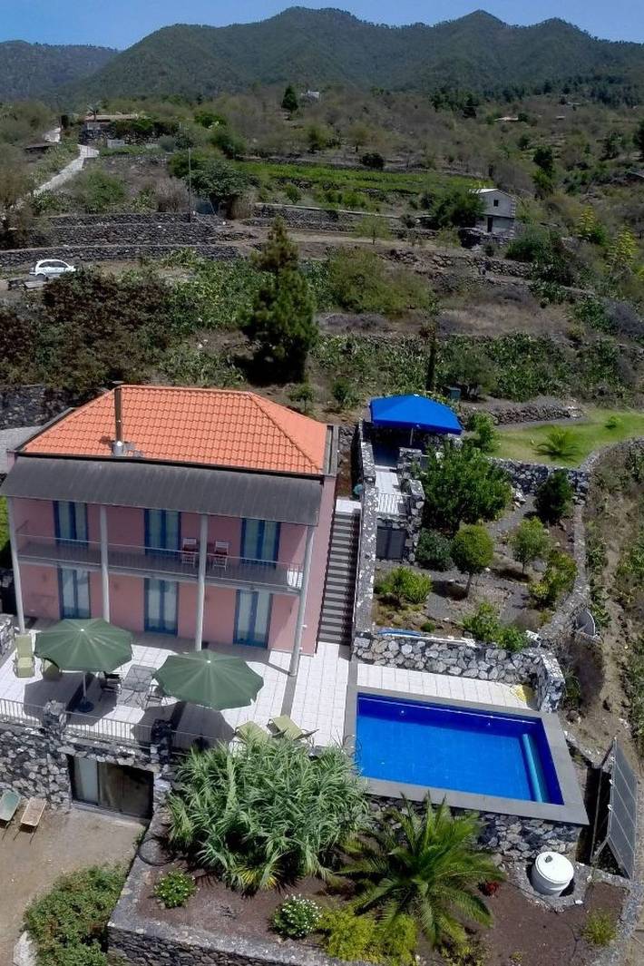 Apartamento para 5 personas, con Balcón y Terraza además de Jardín y Piscina en Tijarafe