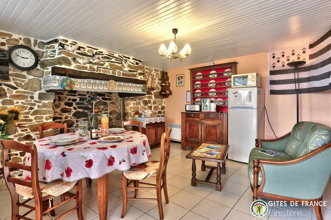 Cozy Gite with Garden, Parking, and 1km to the Beach in Telgruc-sur-Mer, Iroise