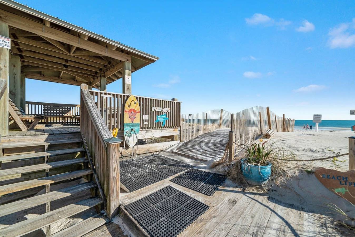 Entire apartment, The Beach Front 601- Affordable Beachfront  2 bedrooms  1 5 baths sleeps 6 in Gulf Shores, Mobile Bay