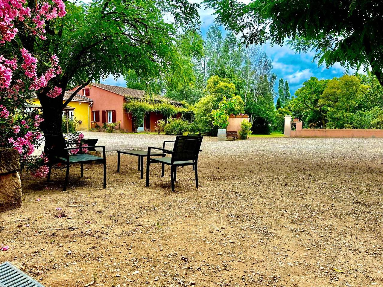 Domaine plan des devens in Rosellón, Parque natural regional del Luberon