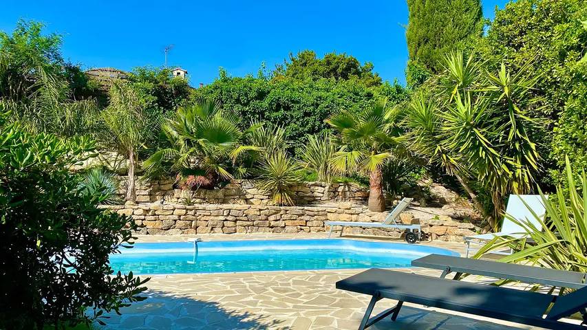Vacation rental for 6 people, with yard and pool in Grimaud