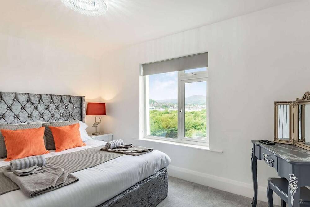 4 Bed in Conwy in Deganwy, Conwy region