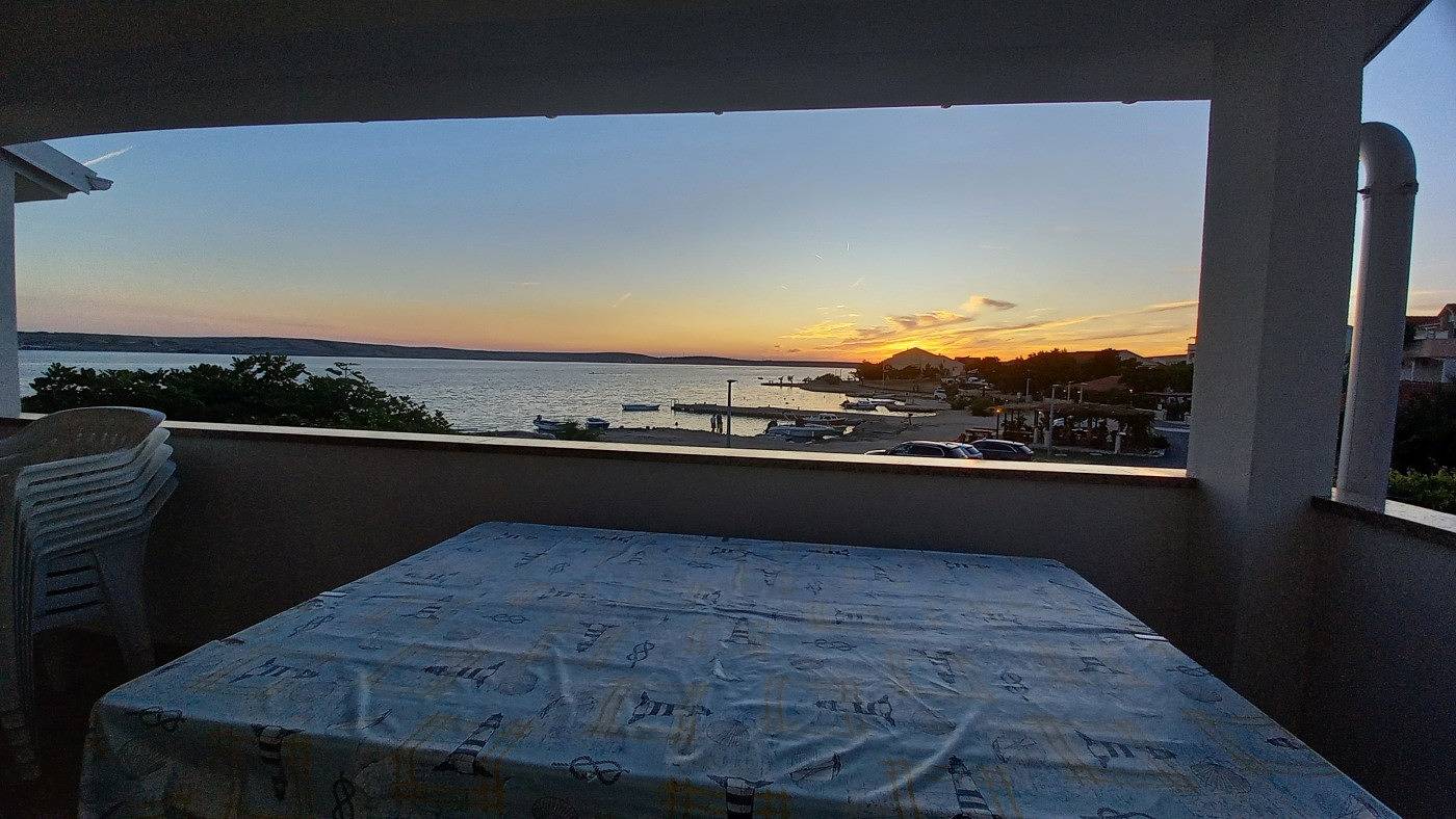 Appartement entier, Ferienwohnung in Kustici mit Meerblick, Balkon, Klimaanlage, W-Lan (3597-1) in Kustići, Pag