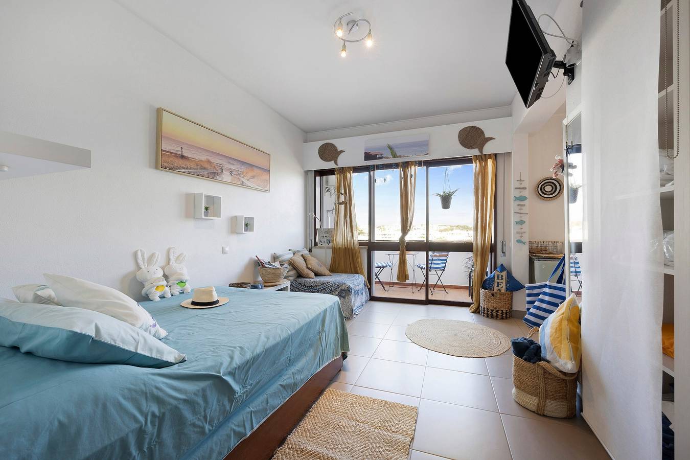 Entire apartment, Studio Apartment "The Studio - Pet friendly" with Mountain View, Balcony & Wi-Fi in Alvor, Faro District